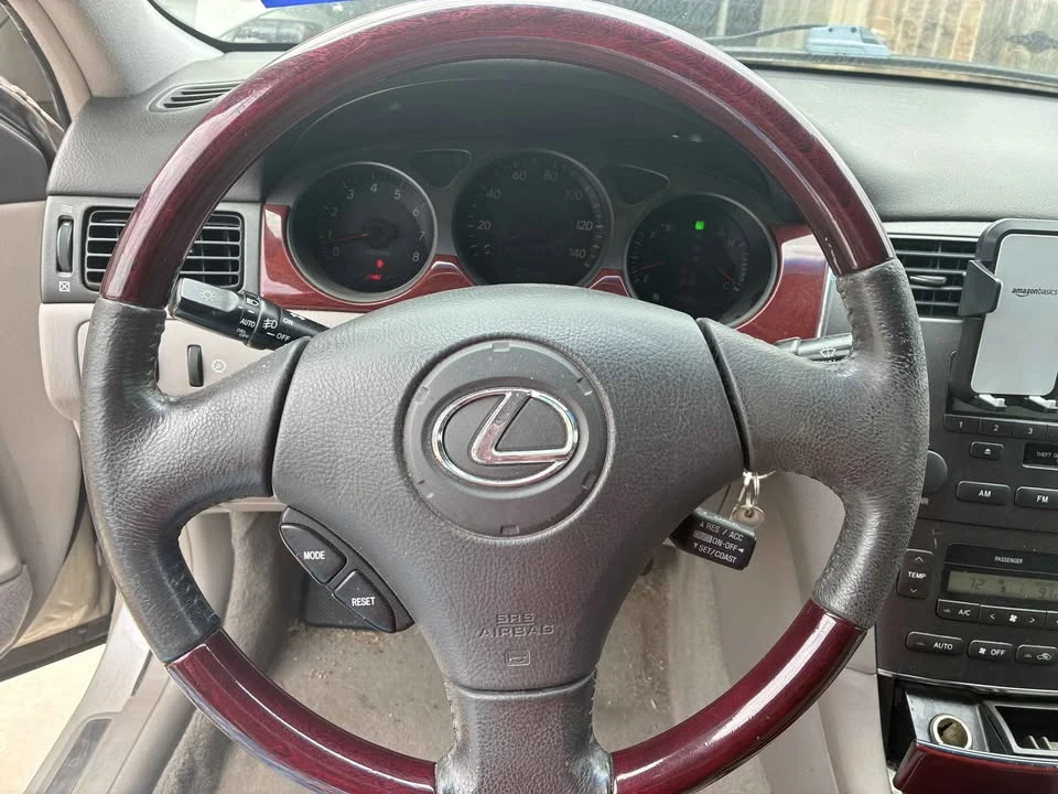2003 Lexus ES 3rd Gen - Image 5 of 11