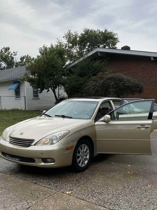 2003 Lexus ES 3rd Gen - Image 2 of 14
