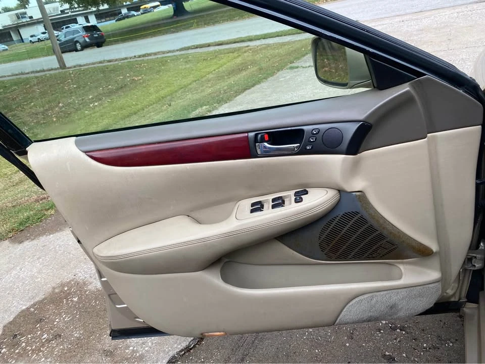 2003 Lexus ES 3rd Gen - Image 11 of 14