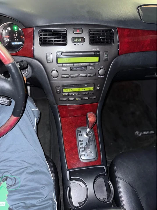 2003 Lexus ES 3rd Gen - Image 11 of 13