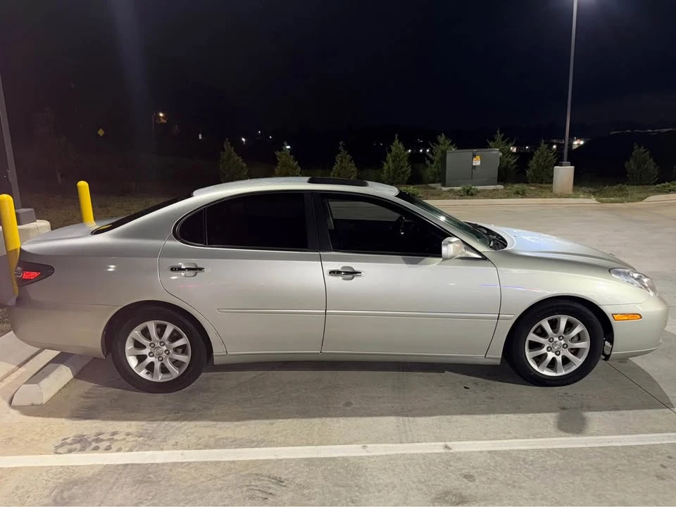 2003 Lexus ES 3rd Gen - Image 2 of 13