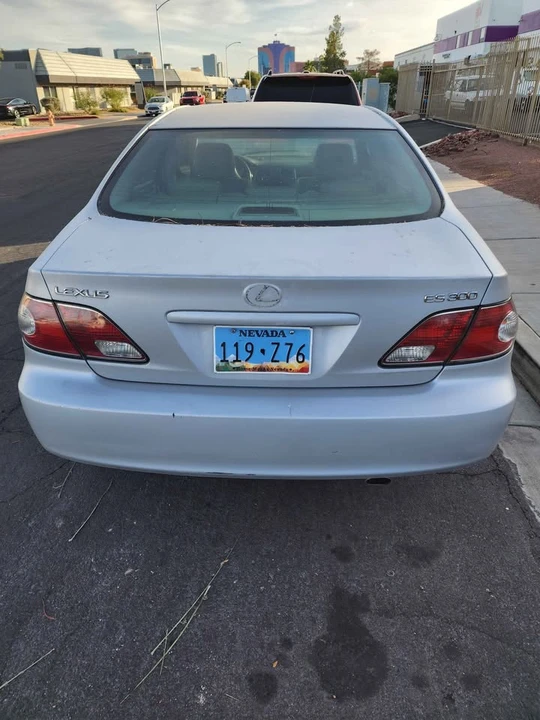 2003 Lexus ES 3rd Gen - Image 2 of 10