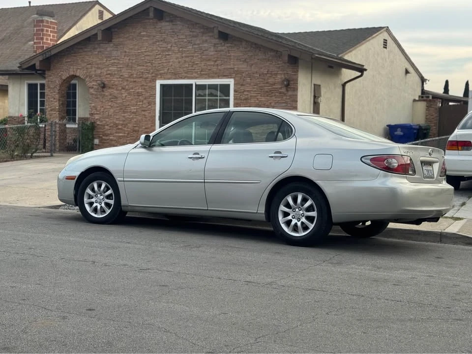 2003 Lexus ES 3rd Gen - Image 3 of 9