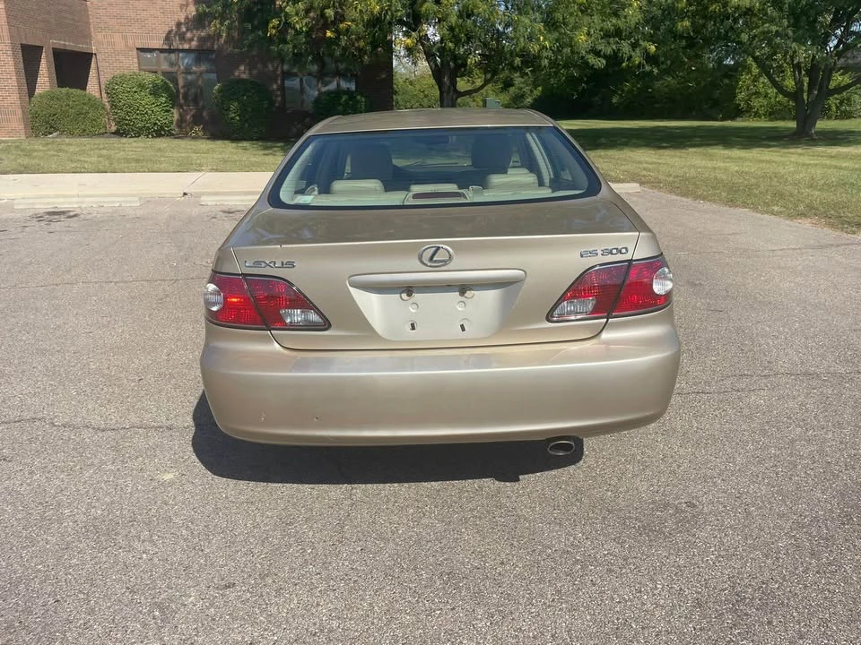 2003 Lexus ES 3rd Gen - Image 2 of 12