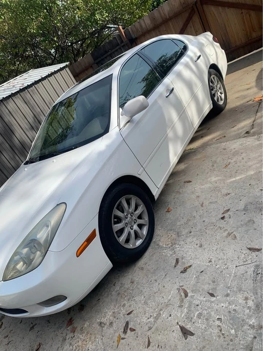 2003 Lexus ES 3rd Gen - Image 3 of 9