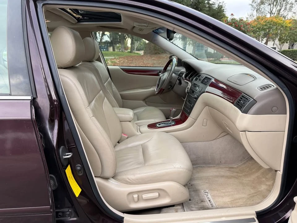2003 Lexus ES 3rd Gen - Image 11 of 17