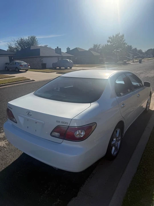 2003 Lexus ES 3rd Gen - Image 4 of 8