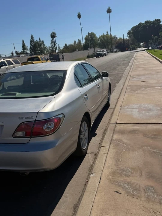 2003 Lexus ES 3rd Gen - Image 3 of 8