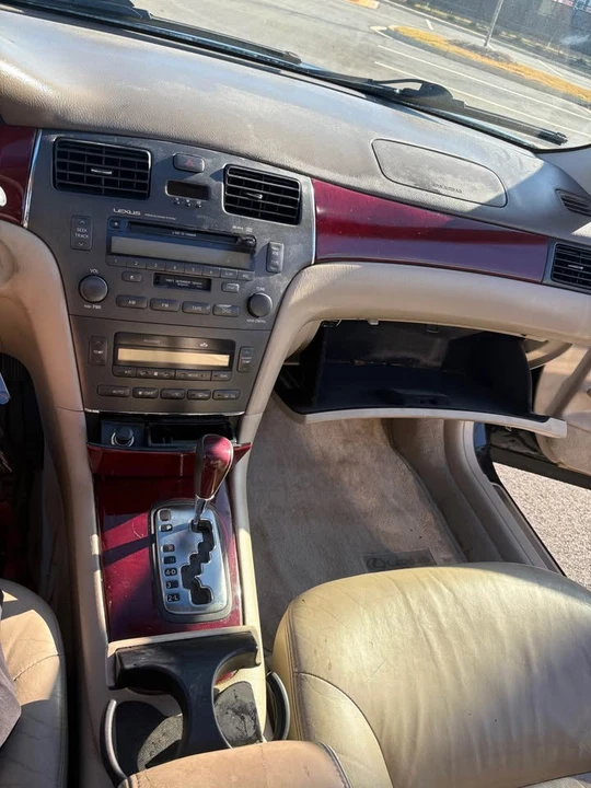 2003 Lexus ES 3rd Gen - Image 12 of 16