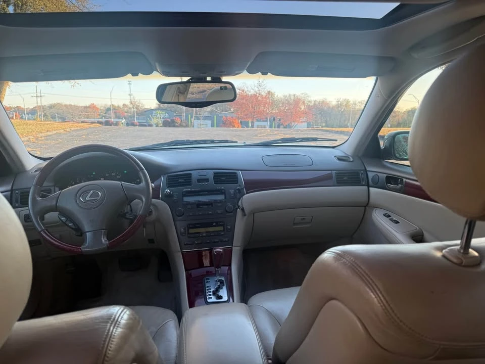 2003 Lexus ES 3rd Gen - Image 12 of 12