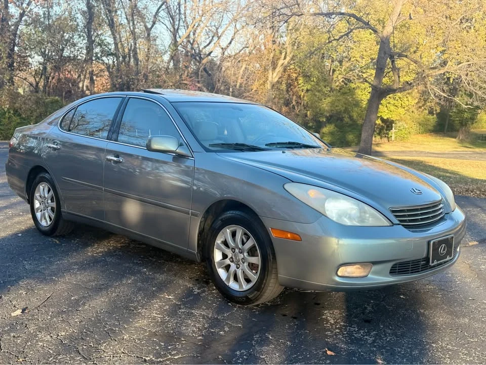 2003 Lexus ES 3rd Gen - Image 3 of 12