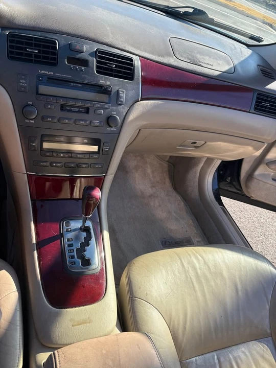 2003 Lexus ES 3rd Gen - Image 11 of 16