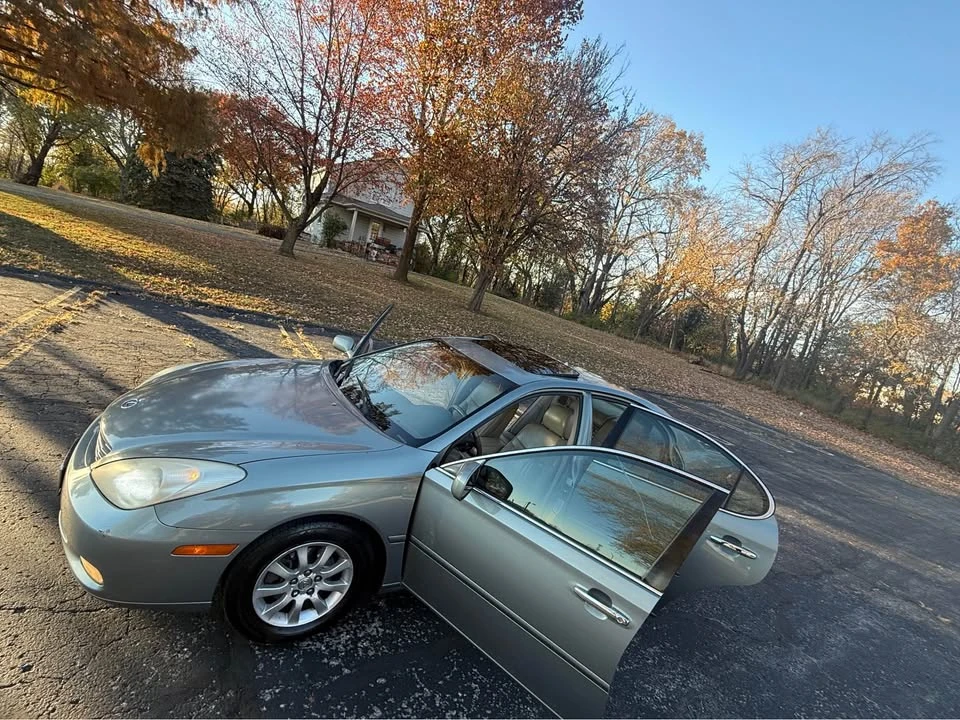 2003 Lexus ES 3rd Gen - Image 10 of 12