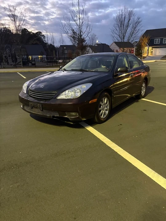 2003 Lexus ES 3rd Gen - Image 2 of 16