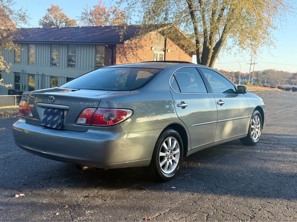 2003 Lexus ES 3rd Gen - Image 4 of 12