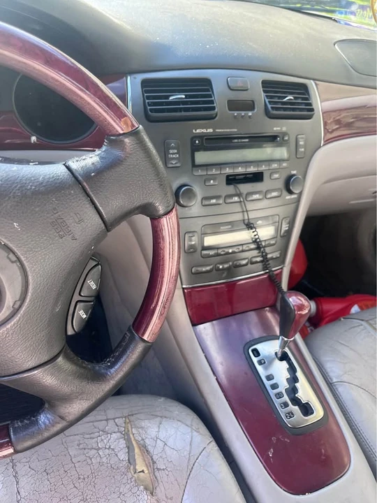 2003 Lexus ES 3rd Gen - Image 2 of 8