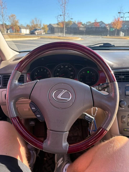 2003 Lexus ES 3rd Gen - Image 13 of 16