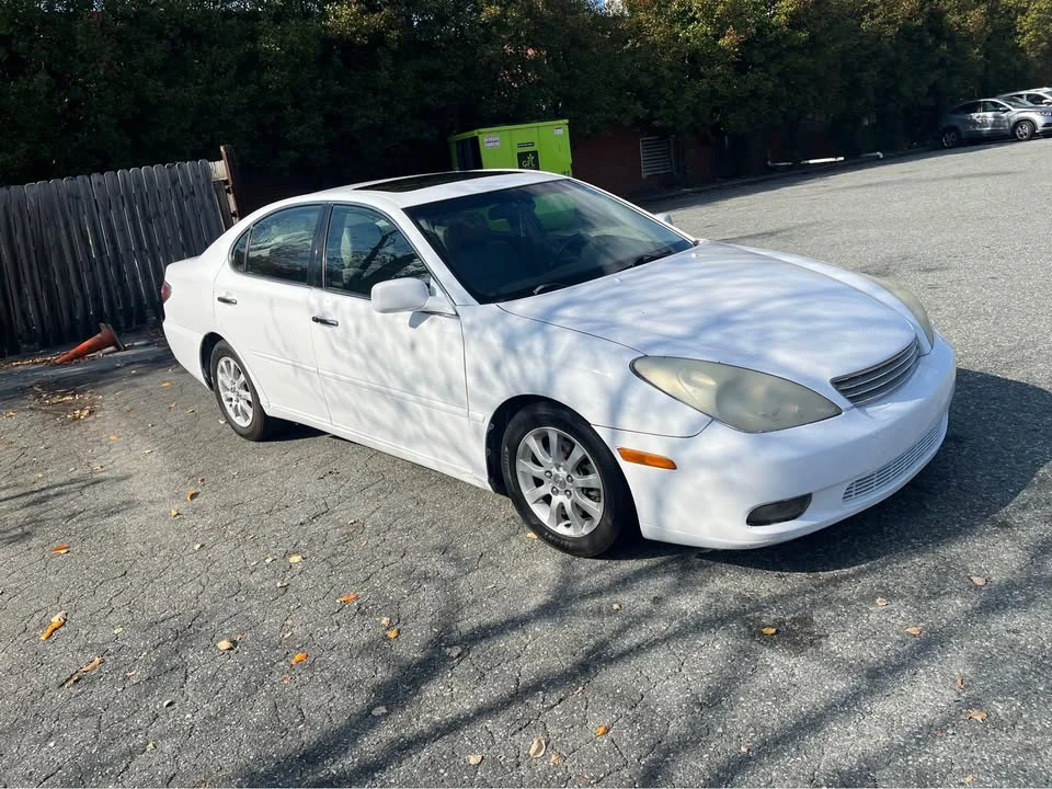 2003 Lexus ES 3rd Gen - Image 5 of 10