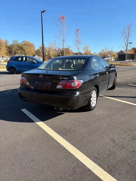 2003 Lexus ES 3rd Gen - Image 4 of 16