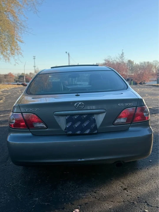2003 Lexus ES 3rd Gen - Image 5 of 12