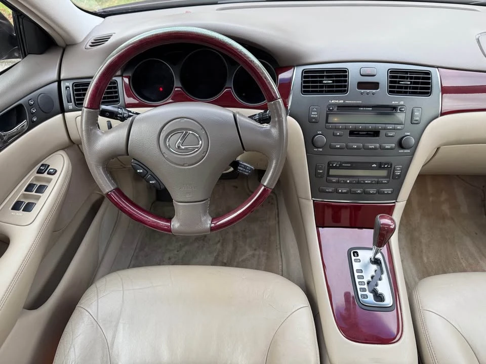 2003 Lexus ES 3rd Gen - Image 16 of 17
