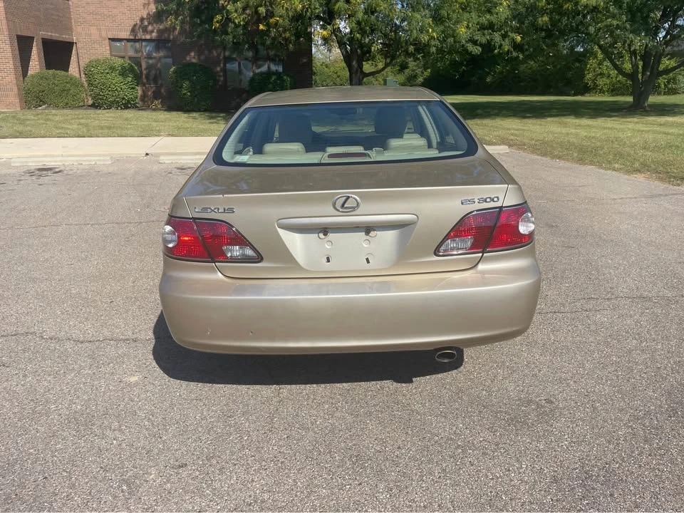 2003 Lexus ES 3rd Gen - Image 4 of 14