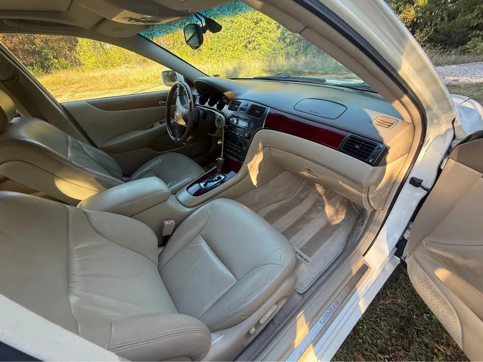 2003 Lexus ES 3rd Gen - Image 15 of 18