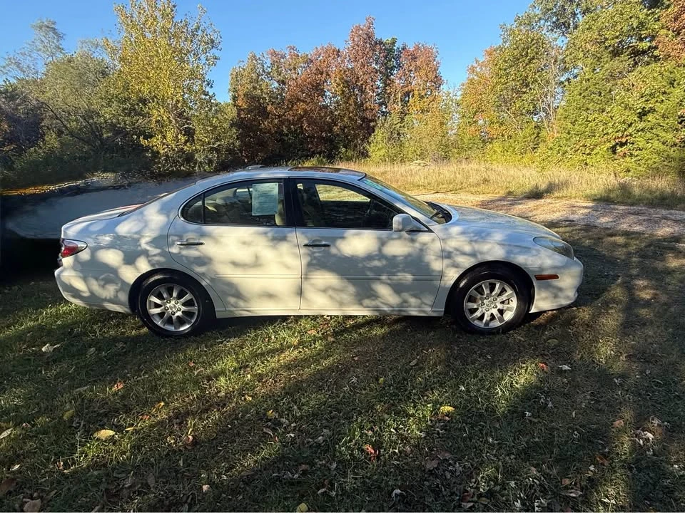 2003 Lexus ES 3rd Gen - Image 4 of 18