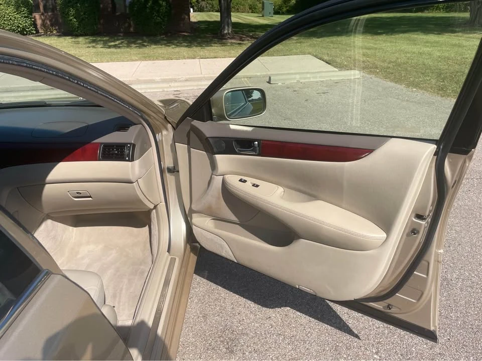 2003 Lexus ES 3rd Gen - Image 10 of 14
