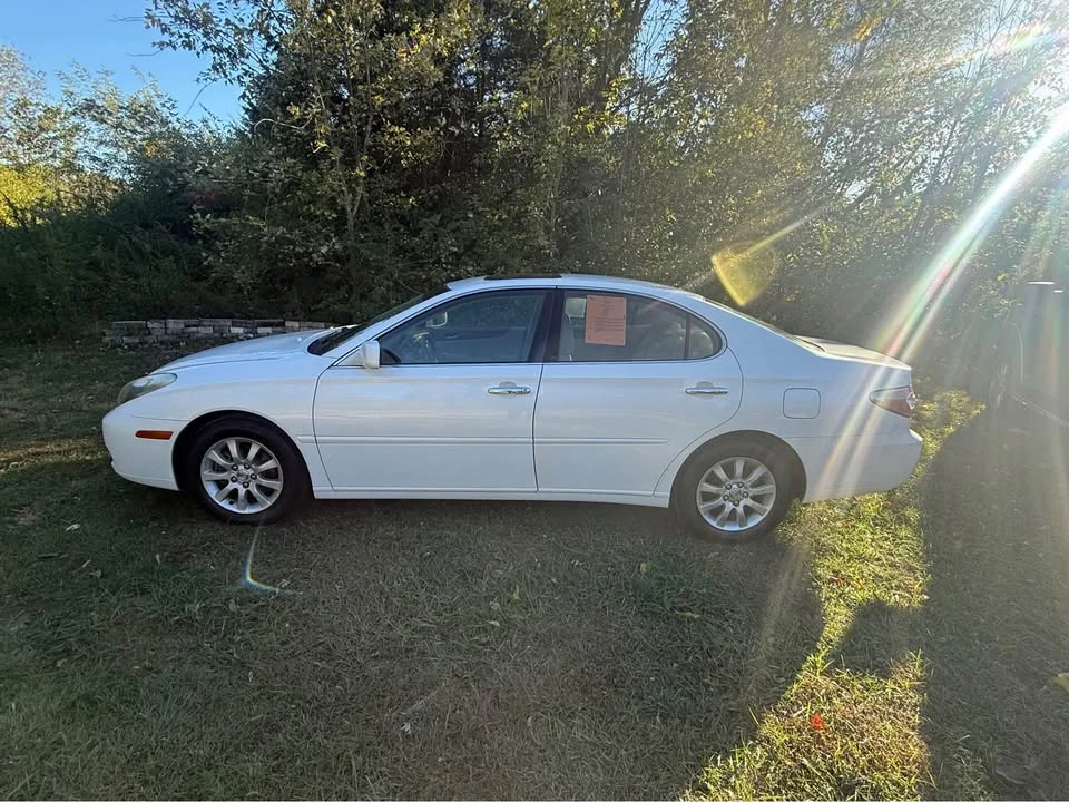 2003 Lexus ES 3rd Gen - Image 8 of 18