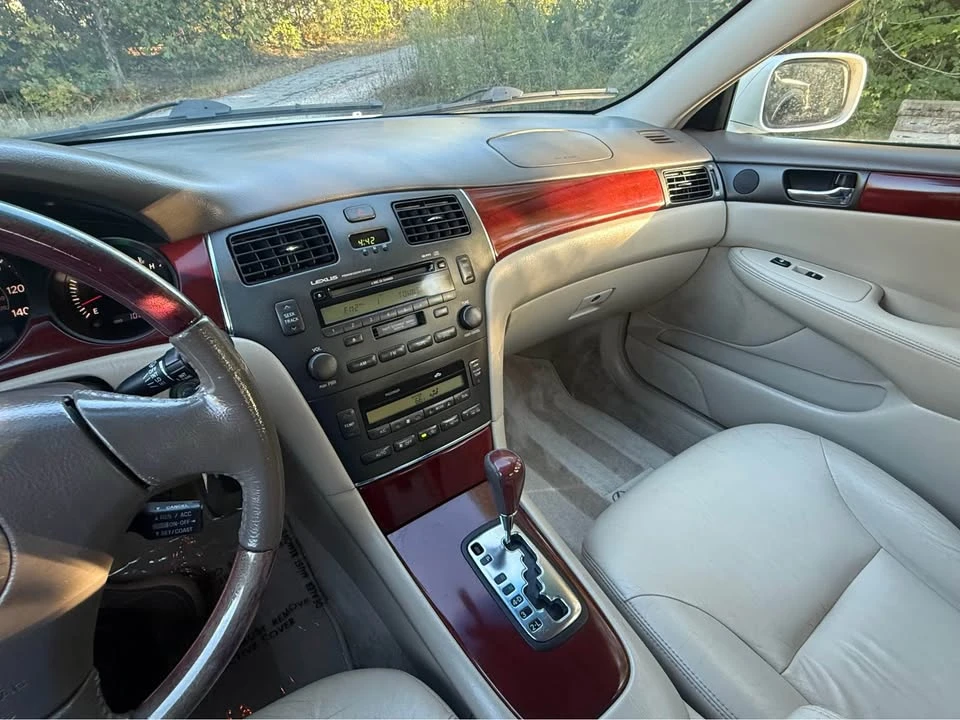 2003 Lexus ES 3rd Gen - Image 10 of 18