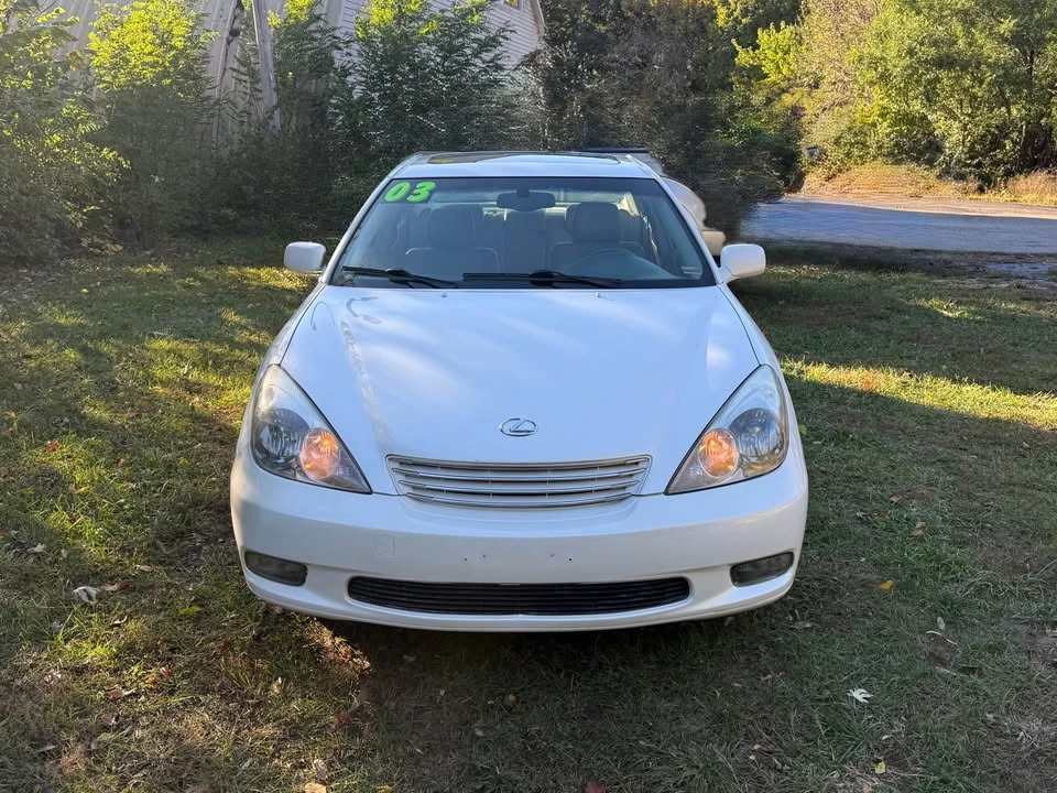 2003 Lexus ES 3rd Gen - Image 3 of 18