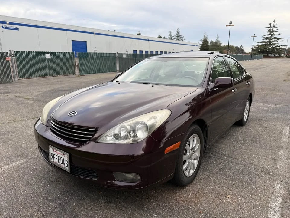 2003 Lexus ES 3rd Gen - Image 2 of 17