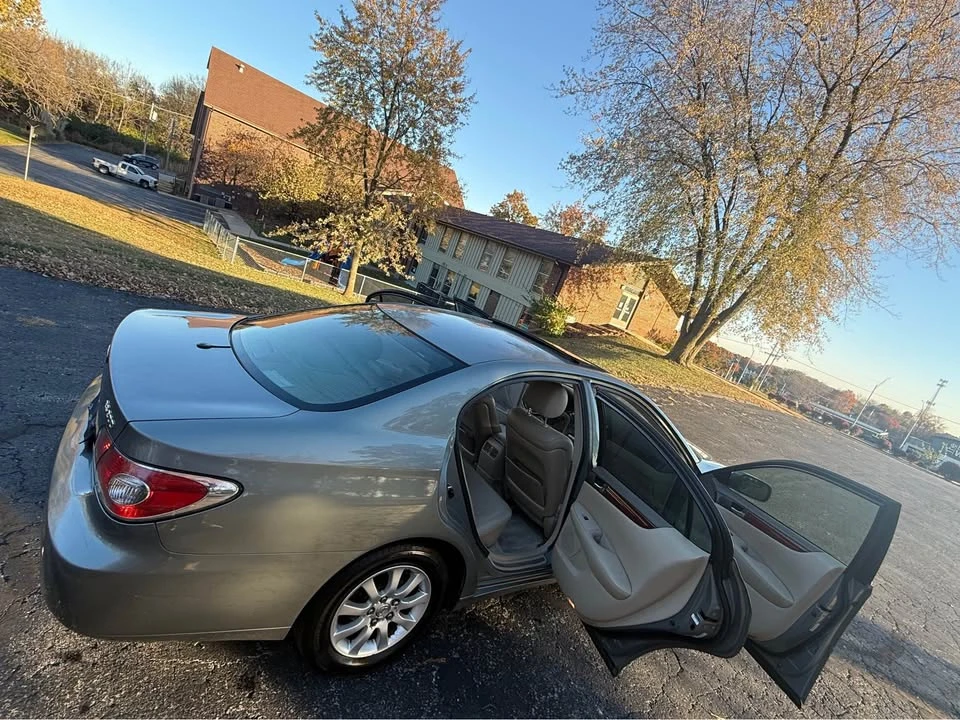 2003 Lexus ES 3rd Gen - Image 11 of 12