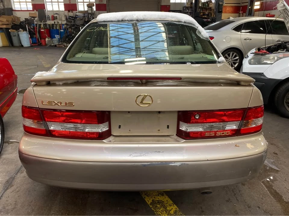 2003 Lexus ES 3rd Gen - Image 3 of 9