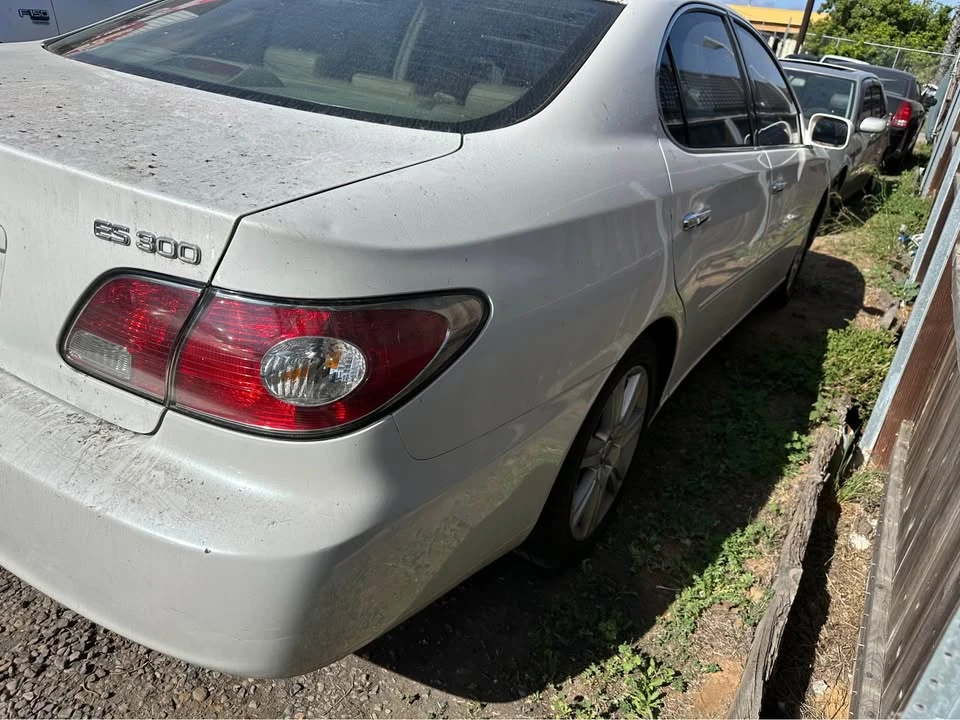 2003 Lexus ES 3rd Gen - Image 2 of 4