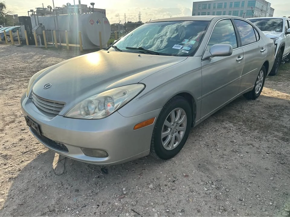 2003 Lexus ES 3rd Gen - Image 2 of 5