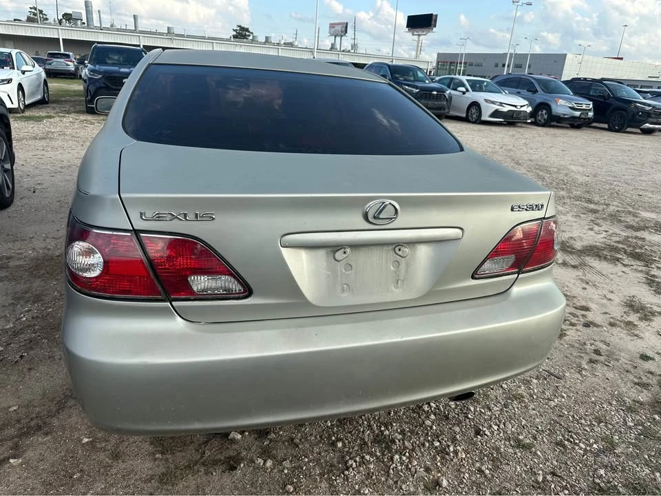 2003 Lexus ES 3rd Gen - Image 3 of 5