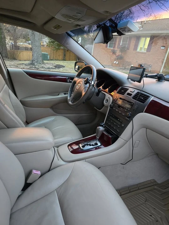 2003 Lexus ES 3rd Gen - Image 2 of 20