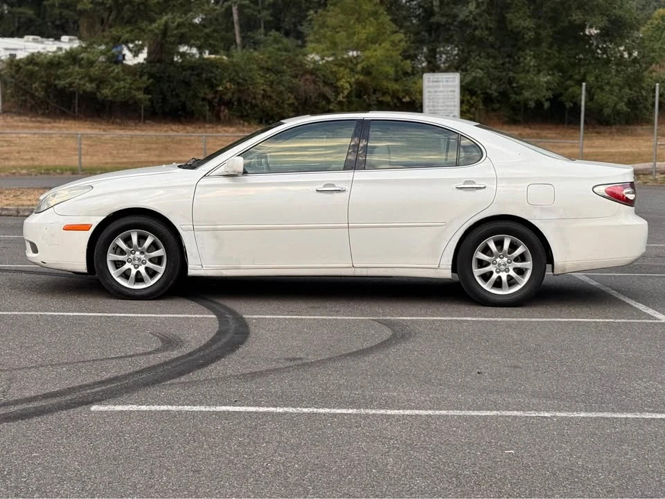2003 Lexus ES 3rd Gen - Image 2 of 10