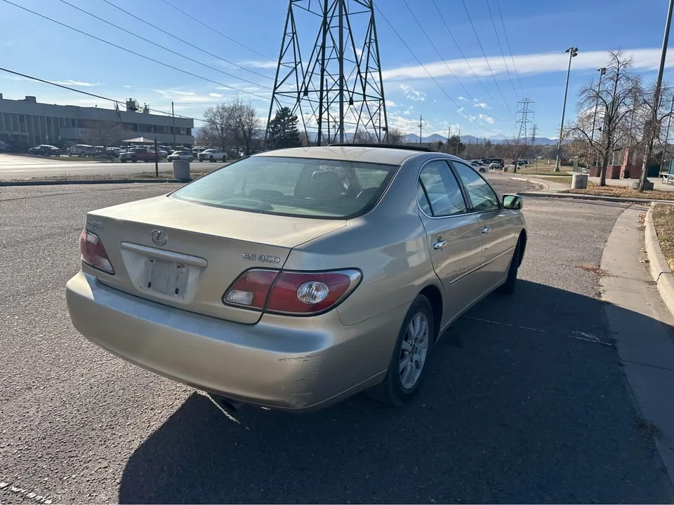 2003 Lexus ES 3rd Gen - Image 4 of 9