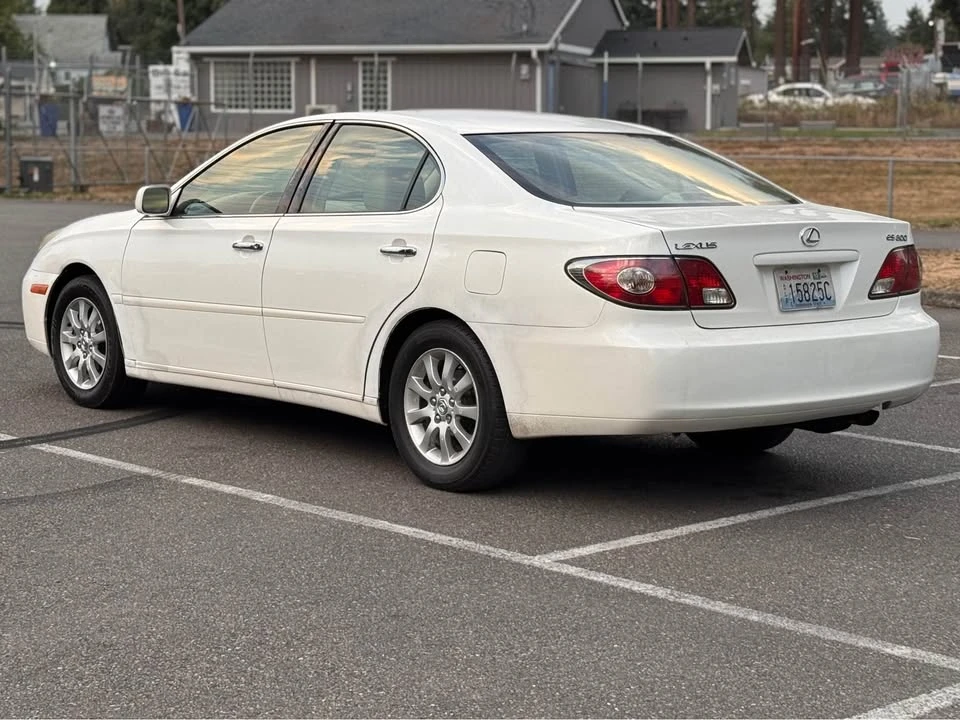 2003 Lexus ES 3rd Gen - Image 5 of 10