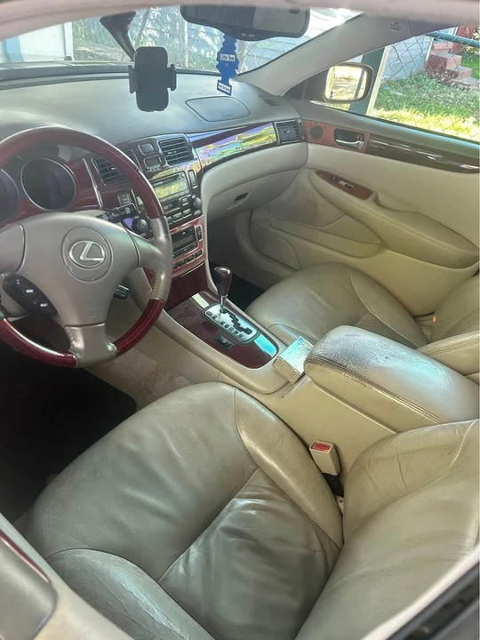 2003 Lexus ES 3rd Gen - Image 2 of 4
