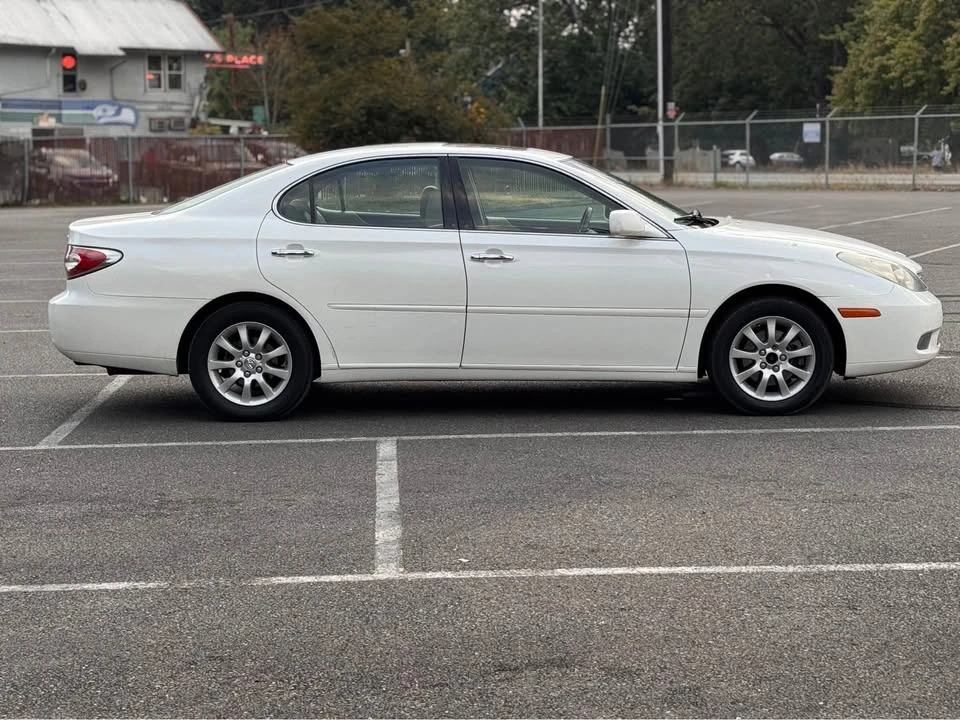 2003 Lexus ES 3rd Gen - Image 8 of 10
