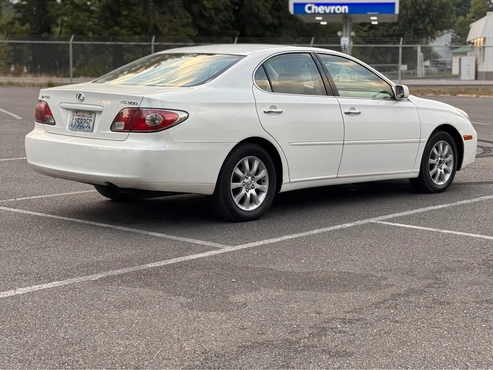 2003 Lexus ES 3rd Gen - Image 7 of 10