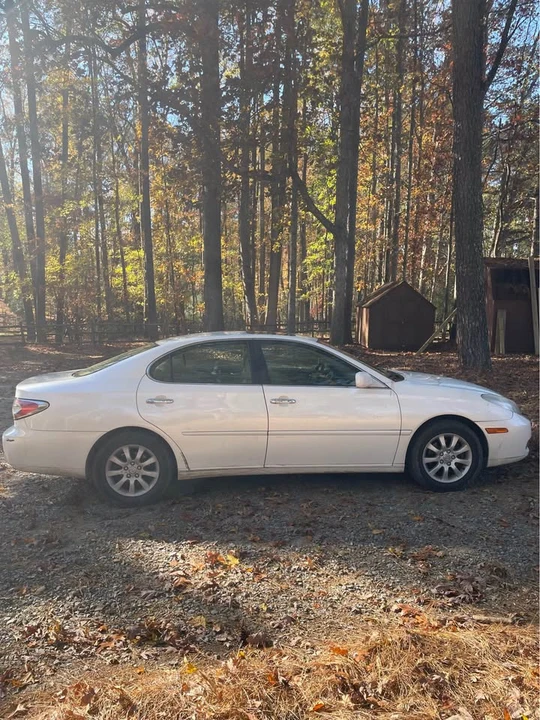 2003 Lexus ES 3rd Gen - Image 3 of 11