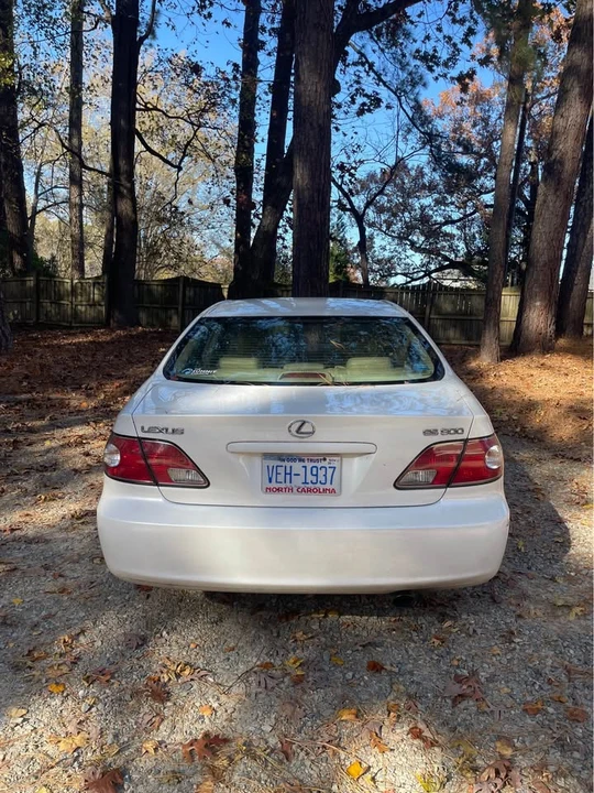 2003 Lexus ES 3rd Gen - Image 2 of 11