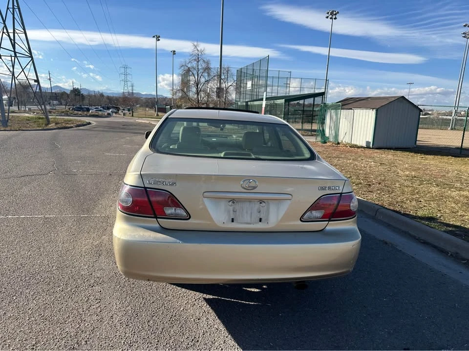 2003 Lexus ES 3rd Gen - Image 5 of 9