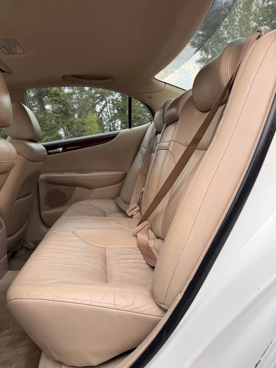 2003 Lexus ES 3rd Gen - Image 4 of 10