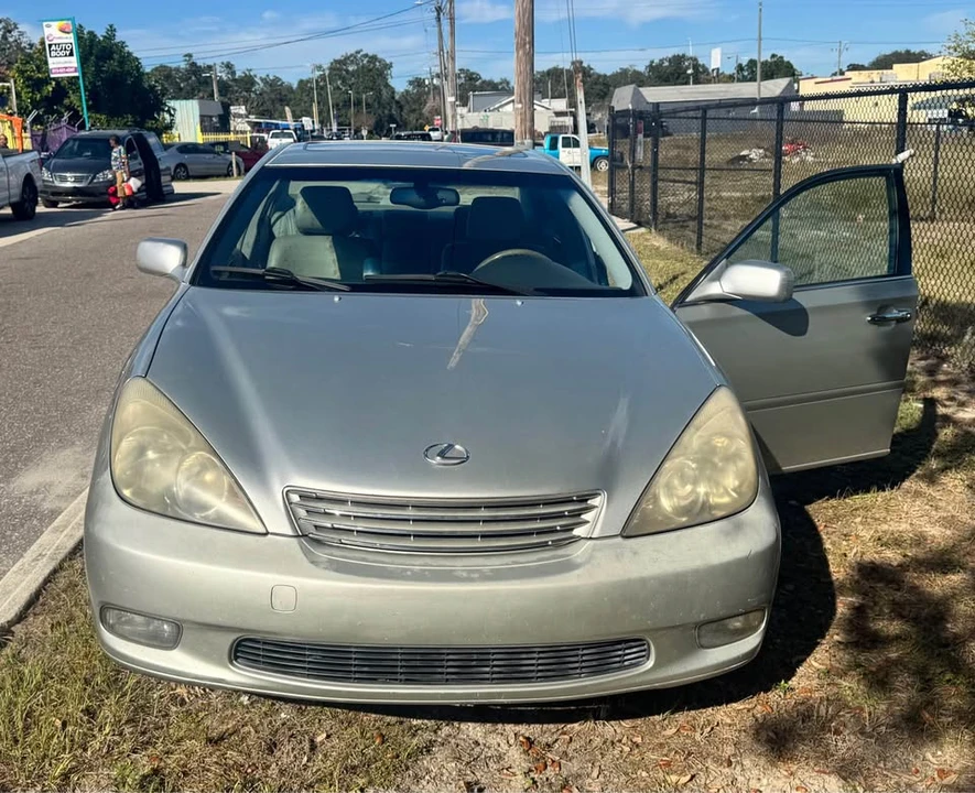 2003 Lexus ES 3rd Gen - Image 4 of 10